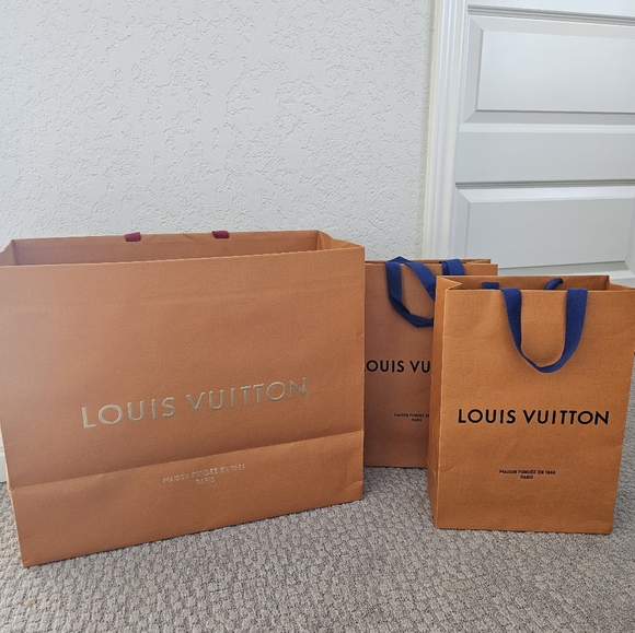 Authentic Louis Vuitton Paper bags - Picture 5 of 8
